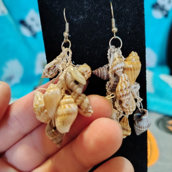 Handmade shell earrings - Picture 2 of 2
